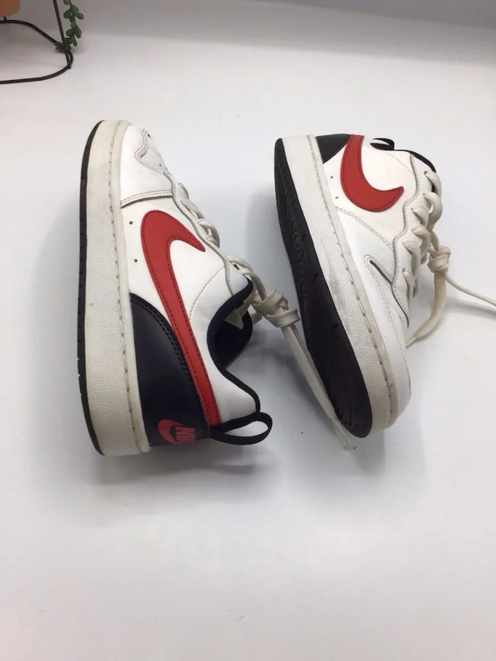 Nike  Court Borough Low 2 BQ5448-110 White Red Shoes Sneakers Size 5.5 Boys